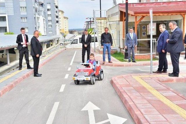 Öğrenciler, Trafik Kurallarını Eğlenerek Öğreniyor