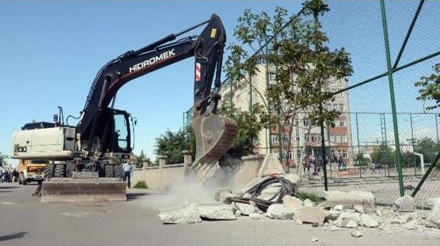 Aksaray&rsquo;da Paralel Yapının Lisesine Yıkım Operasyonu