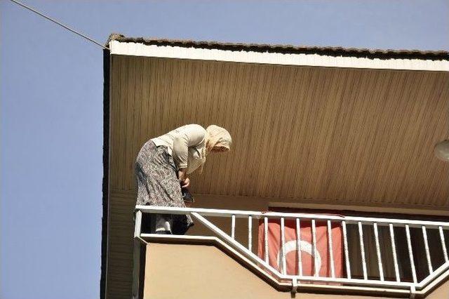 Aile İçi Tartışma Balkon Demirlerine Çıkardı