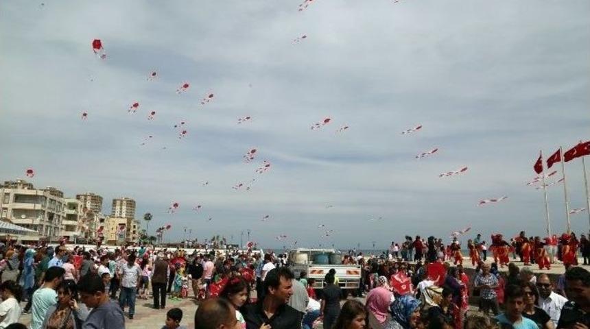 &Ccedil;ocuklar G&ouml;ky&uuml;z&uuml;n&uuml; U&ccedil;urtmalarla S&uuml;sledi