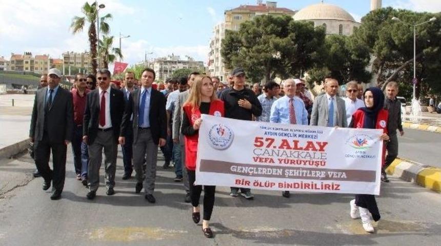 Aydınlı Gen&ccedil;ler &Ccedil;anakkale Şehitlerini Yad Etti