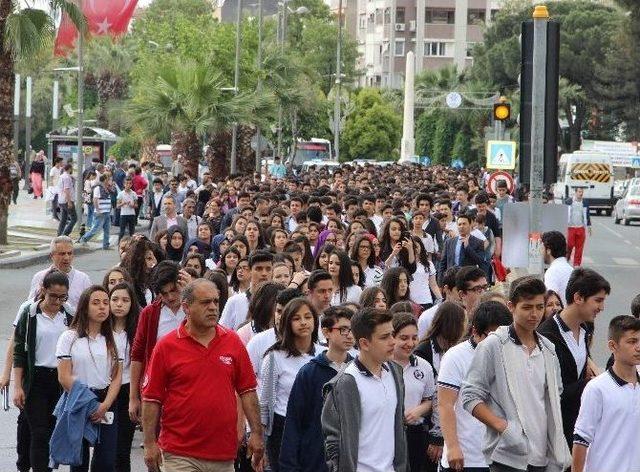 Aydınlı Gençler Çanakkale Şehitlerini Yad Etti