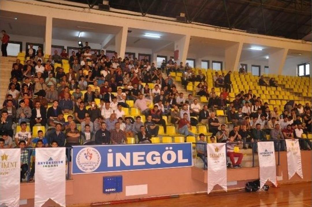 Şampiyonlar İneg&ouml;l&rsquo;de Ringe &Ccedil;ıktı