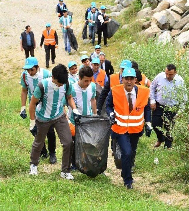 Başkan Edebali Çöp Topladı