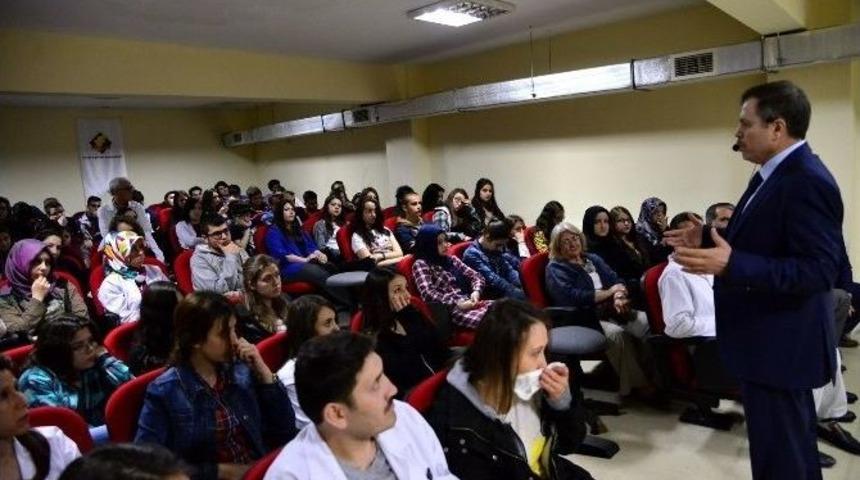 Rekt&ouml;r &Ccedil;elik, &Ouml;zel Uşak Final Temel Lisesi Kariyer G&uuml;nlerine Katıldı