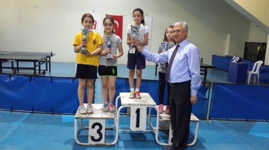 İlk Ve Ortaokul &Ouml;ğrencileri Ferdi Masa Tenisi Turnuvası