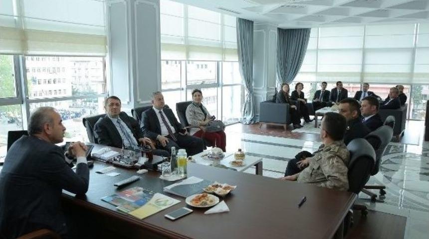 Başkan Tekintaş: "milletimize En İyi Hizmeti Sunmak İ&ccedil;in &Ccedil;alışıyoruz"