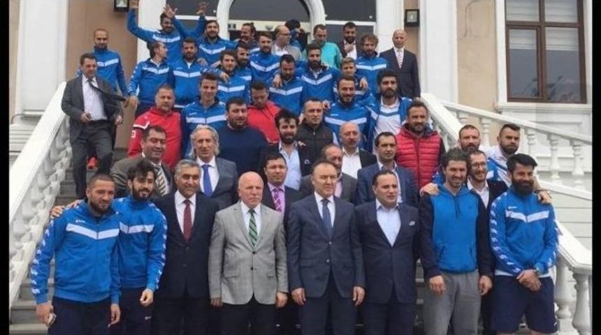 Şampiyon Takımdan Vali&rsquo;ye Ziyaret