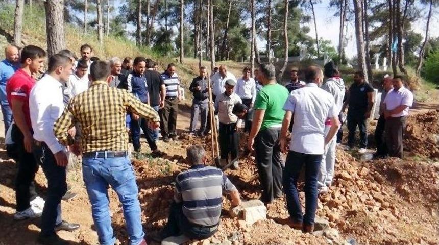 Roketli Saldırıda Hayatını Kaybeden Suriyeli Toprağa Verildi