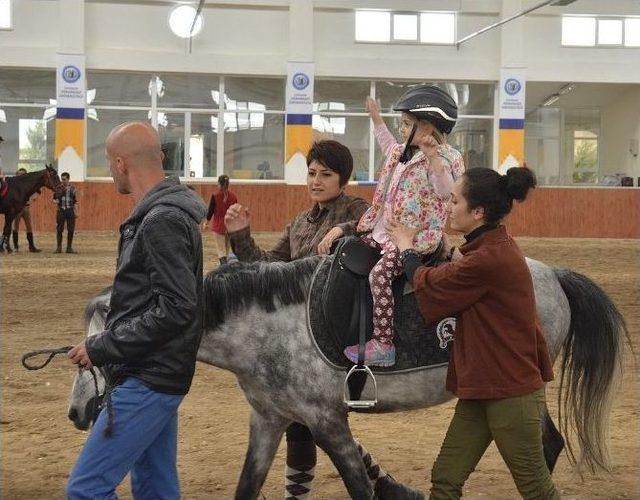 Esogü Mahmudiye Atçılık Meslek Yüksekokulu’nda 23 Nisan Coşkusu