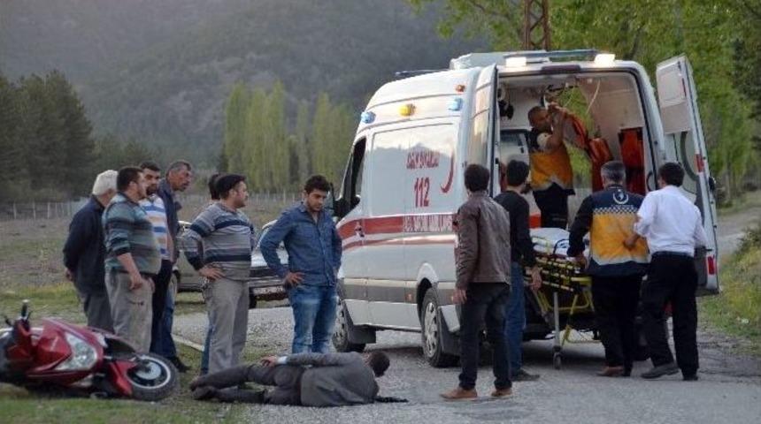 Kask Takmayan Motosiklet S&uuml;r&uuml;c&uuml;s&uuml; Hayatını Kaybetti