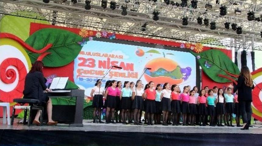 İsmail Baha S&uuml;relsan Konservatuvarı &Ccedil;ocuk Korosu Expo&rsquo;yu Coşturdu