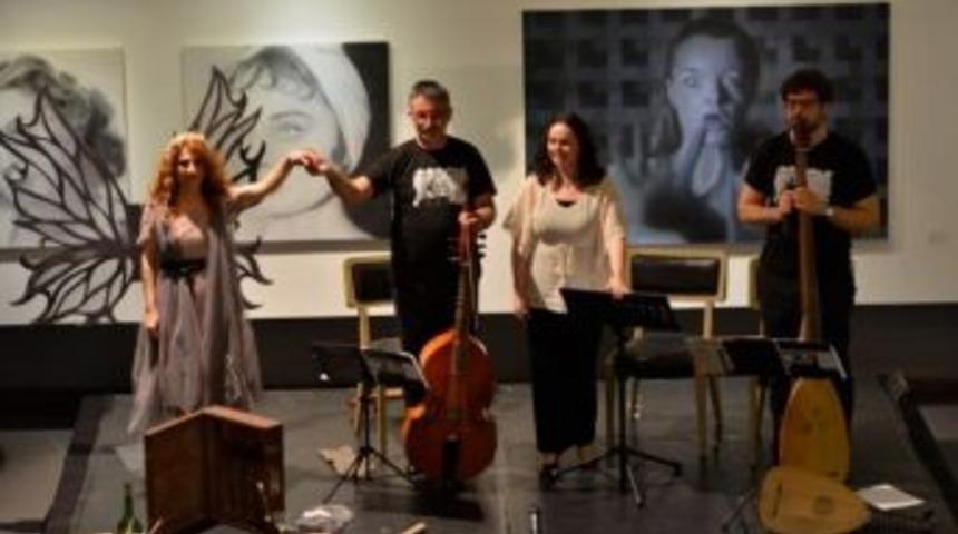 Shakespeare Nil&uuml;fer&rsquo;de M&uuml;zikle Anıldı