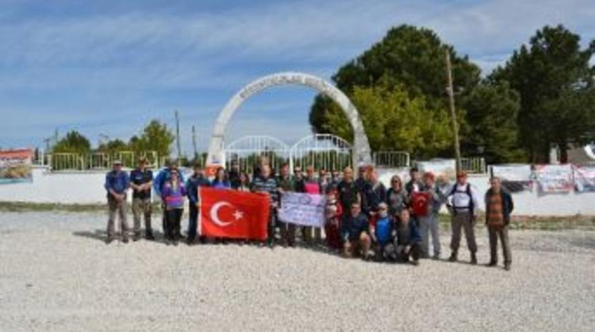 Afdos &Uuml;yeleri 23 Nisan Ulusal Egemenlik Ve &Ccedil;ocuk Bayramı Nedeniyle Giresunlular Şehitliği&rsquo;ne Y&uuml;r&uuml;d&uuml;