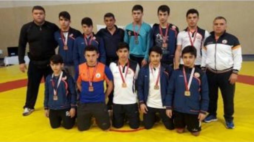 Minik G&uuml;reş&ccedil;iler Grupları Ge&ccedil;ti