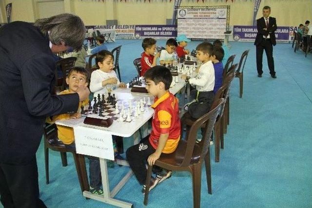 Şahinbey Belediyesinden 23 Nisan Satranç Turnuvası