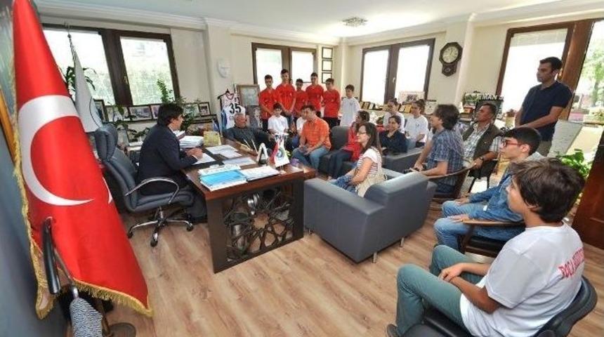 Şampiyonlar Başkanı Ziyaret Etti