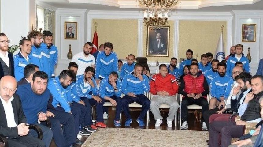 Vali Altıparmak: &ldquo;erzurumspor S&uuml;per Ligi Hak Ediyor&rdquo;