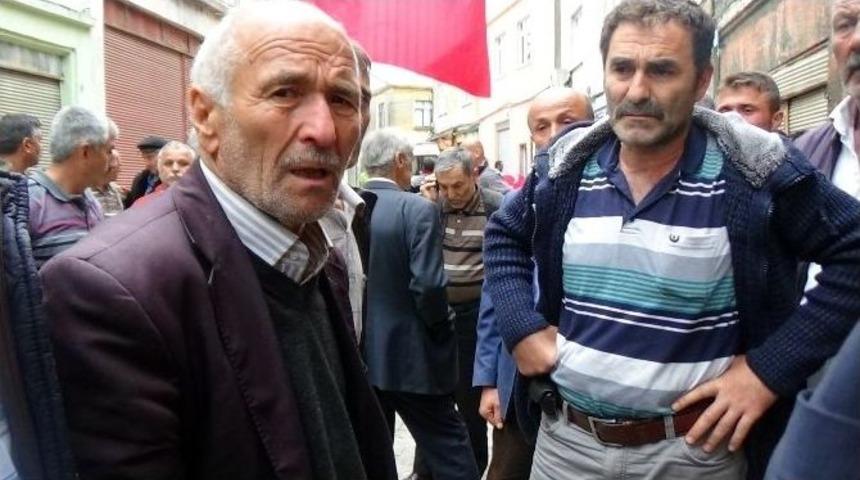 "beni Diktiğim Bayrağın Altına Gömün"