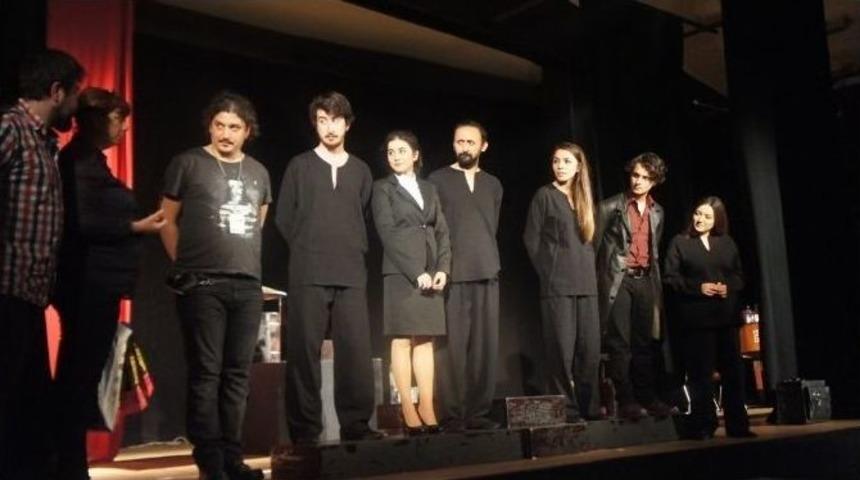 &lsquo;bay Şehir&rsquo; D&uuml;nya Pr&ouml;miyeri Yaptı