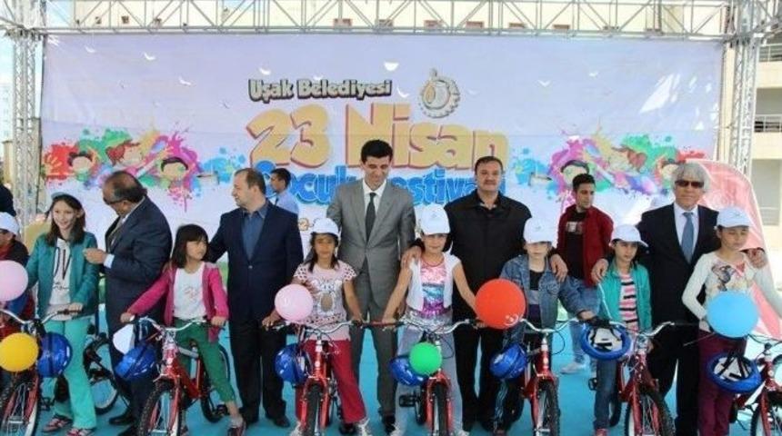 Uşak&rsquo;ta Bisiklet Dağıtım T&ouml;reni Yapıldı