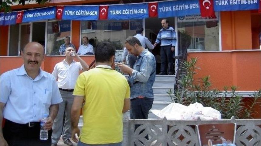 T&uuml;rk Eğitim Sen Şehitlere Mevlit Okuttu