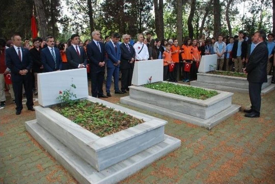 &Ccedil;orlulu &Ouml;ğrenciler Şehitleri Andı