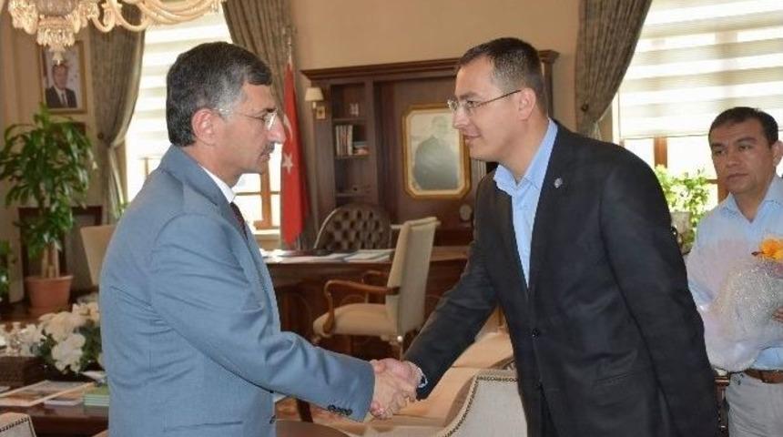 Manisa Eğitim Bir Sen Yeni Y&ouml;netimi Vali Bektaş&rsquo;ı Ziyaret Etti