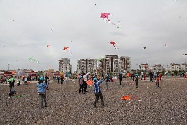 Şahinbey Gökyüzünü Uçurtmalarla Renklendirdi