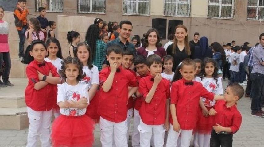 Hakkari&rsquo;de 23 Nisan Coşkusu S&uuml;r&uuml;yor