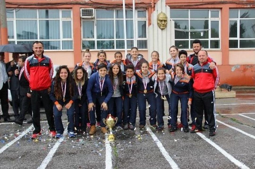 Ereğli Lisesi Kız Futbol Takımı T&uuml;rkiye Şampiyonu Oldu