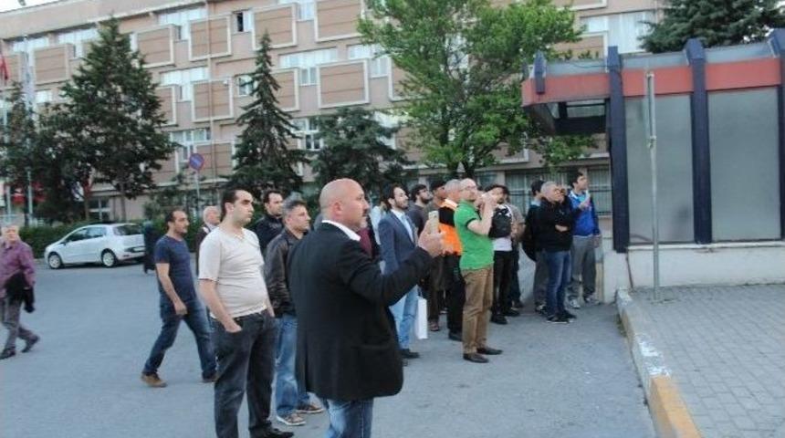 Fatih&rsquo;te Seyir Halindeki Bir Otomobil Alev Alev Yandı