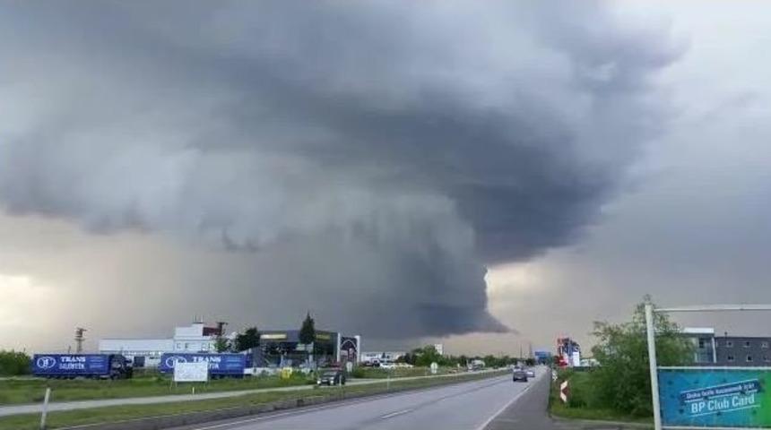 Edirne&rsquo;de İlgin&ccedil; Bulut G&ouml;r&uuml;nt&uuml;s&uuml;, Amat&ouml;r Kameralara Yansıdı