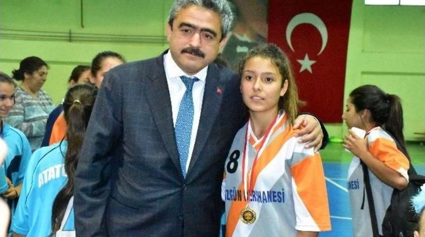23 Nisan Spor Şenliklerinde &Ouml;d&uuml;ller Sahiplerini Buldu