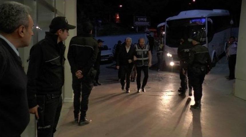 Fet&ouml;/pdy Operasyonunda G&ouml;zaltına Alınan 32 Kişi Sağlık Kontrol&uuml;nden Ge&ccedil;irildi