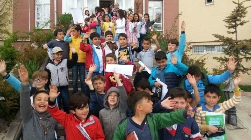 İlkokul &Ouml;ğrencileri Huzurevi&rsquo;ni Ziyaret Etti