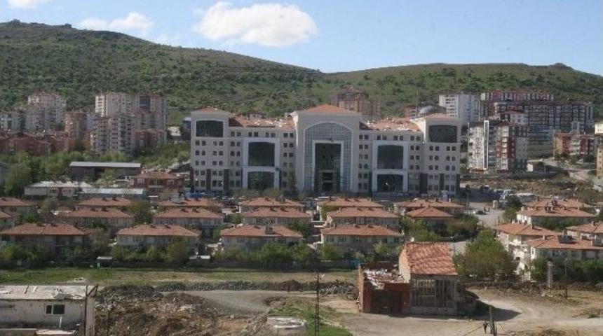 Yozgat Valilik Binası &Ouml;n&uuml; Kentsel D&ouml;n&uuml;ş&uuml;mle Modern Bir G&ouml;r&uuml;n&uuml;me Kavuşacak