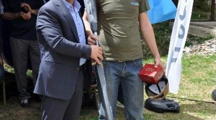 Uzung&ouml;l&rsquo;de Balık Tutma Yarışı D&uuml;zenlendi