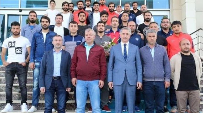 3. Lig&rsquo;e Y&uuml;kselen Elaziz Belediyespor, Başkan Yanılmaz&rsquo;ı Ziyaret Etti