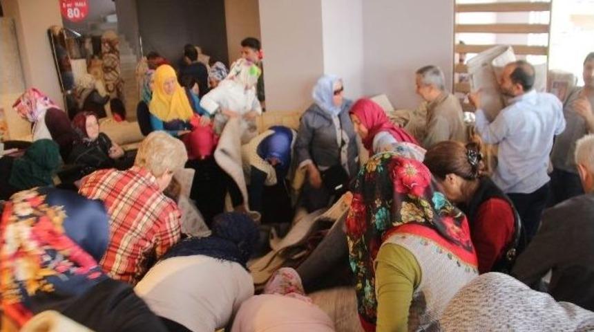 Ucuzluk İ&ccedil;in Birbirlerini Ezdiler