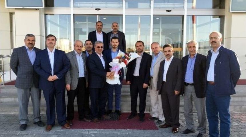 Edremit Merkez Camisi İmamı Muhammed Sizcan D&uuml;nya Beşincisi Oldu