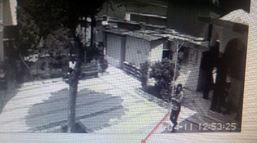 Camide Kaybettiği Telefonu Polis Uydudan Takip Ederek Buldu