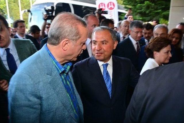 Erdoğan’a, Adana Kebabı İkram Edildi