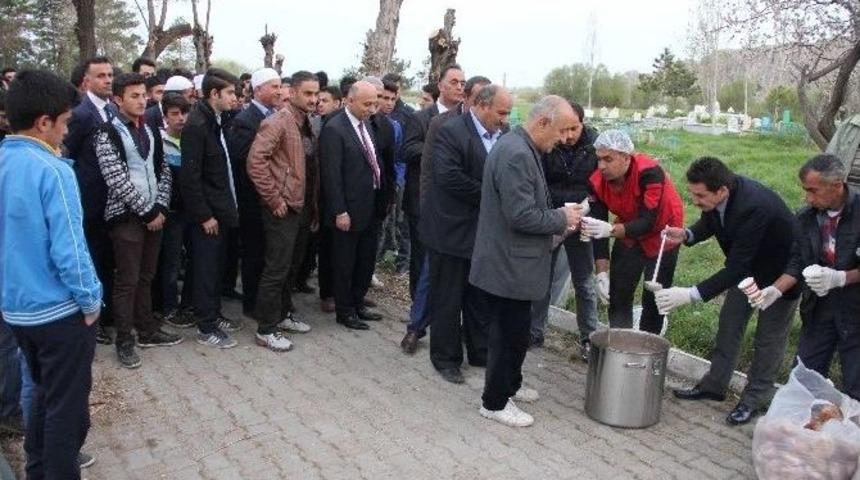 Van&rsquo;da 57. Alay Ve &Ccedil;anakkale Şehitlerine Vefa Y&uuml;r&uuml;y&uuml;ş&uuml;