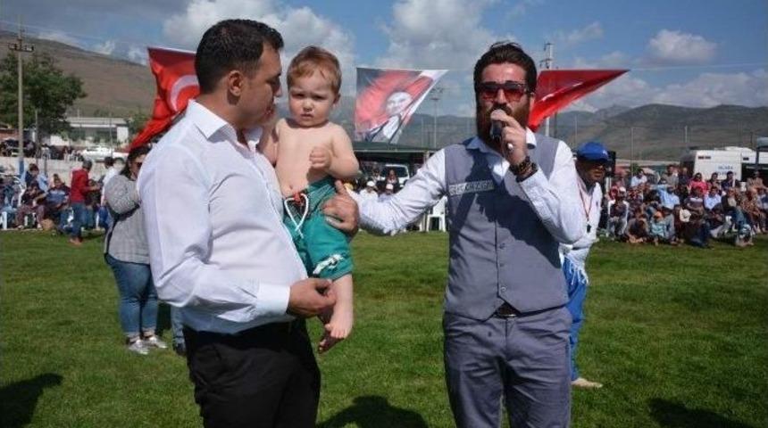 Minik Pehlivan G&uuml;reşlerin Maskotu Oldu