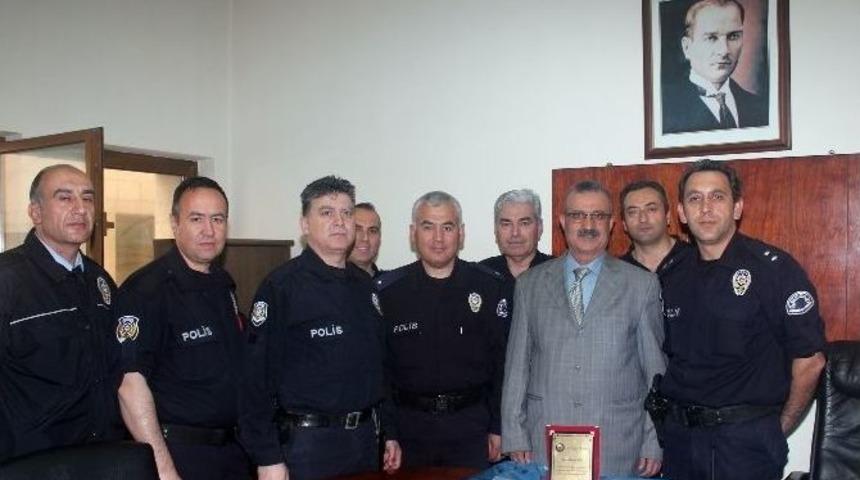 Adliyenin Emektar Polisi Davut Alp Emekli Oldu