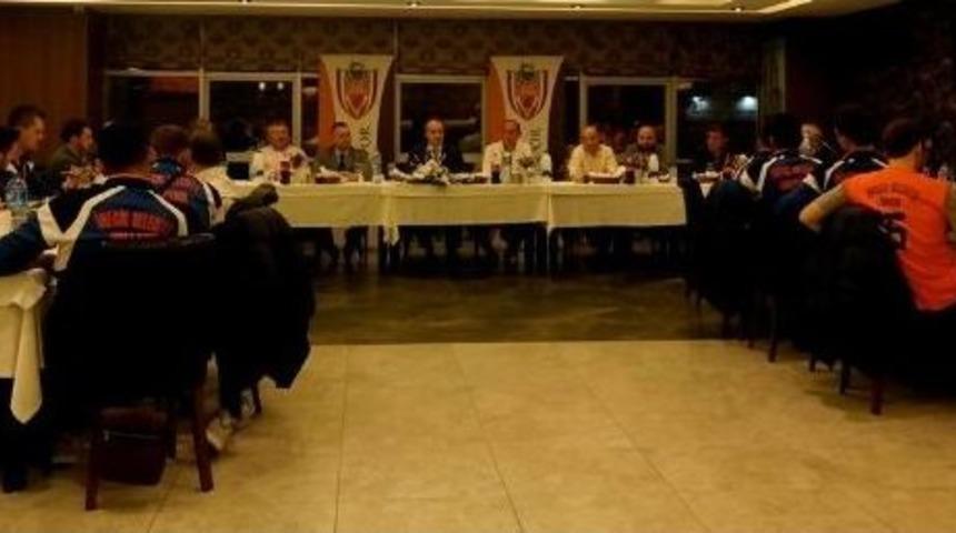 İnegöl Belediyespor’a Veda Yemeği