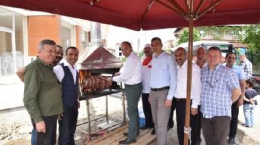 Başkan &Uuml;z&uuml;lmez, Cağ Kebabı Etkinliğine Katıldı