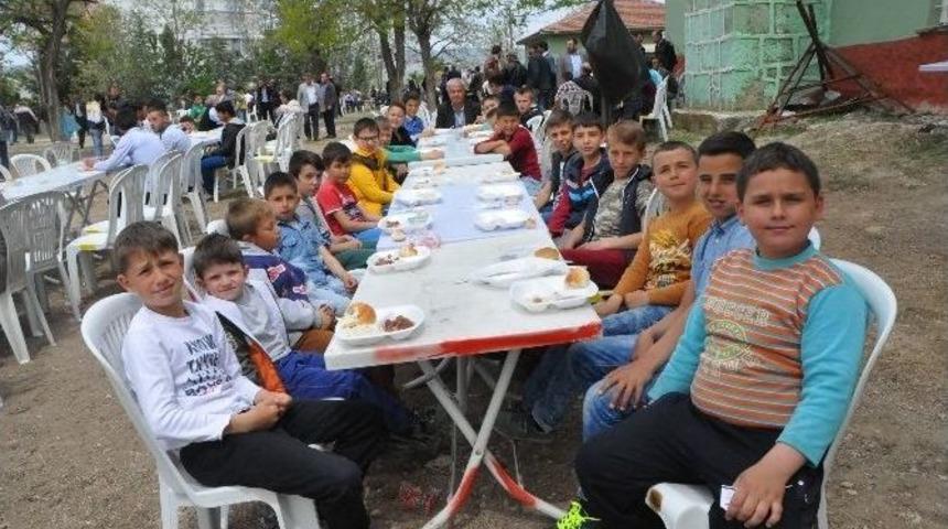 Osmaniye&rsquo;de 2 Bin Kişi Ş&uuml;k&uuml;r Duasına Katıldı