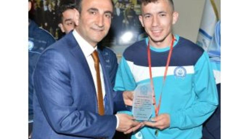 Yıldırımlı İşitme Engelli Atlet T&uuml;rkiye Şampiyonu Oldu